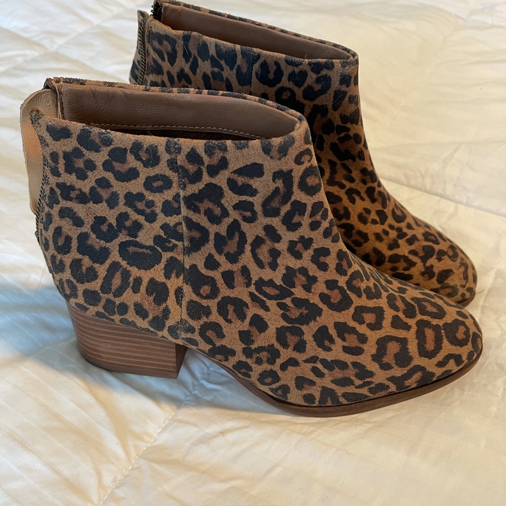NWT Seychelles Leopard Booties